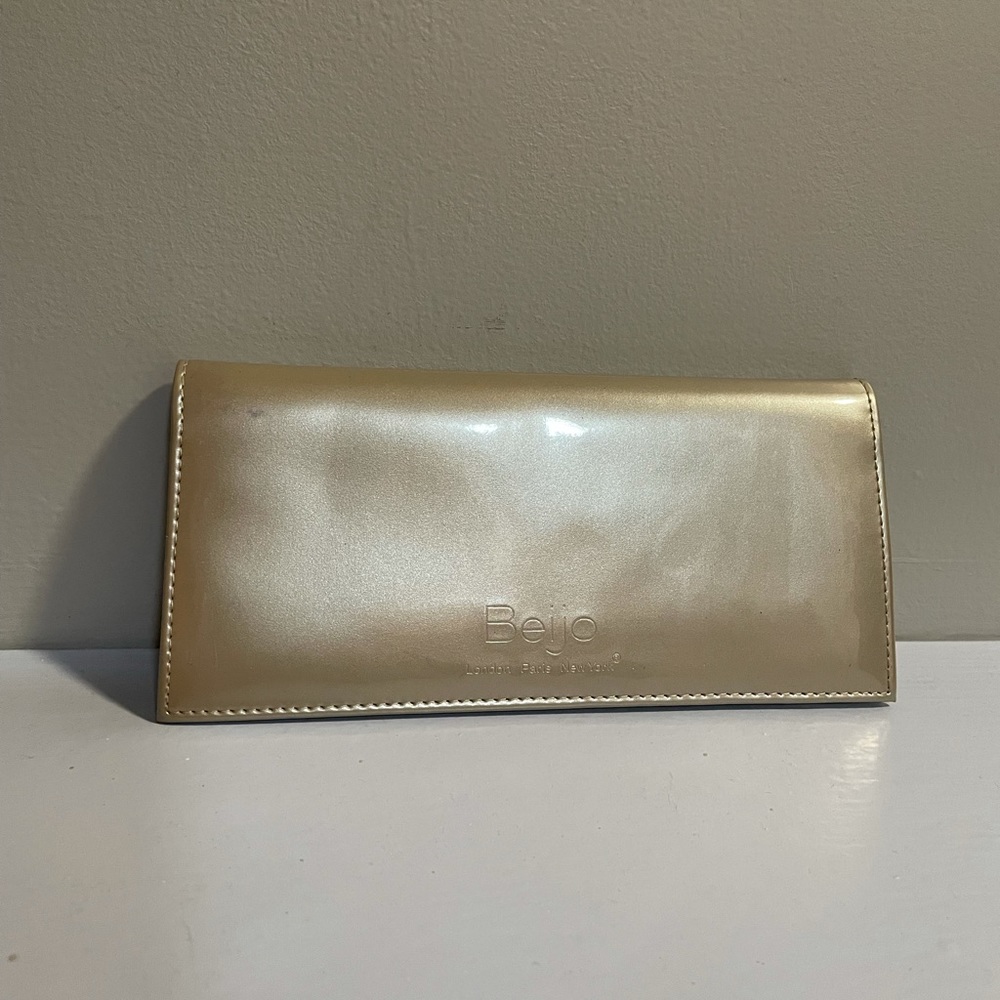 Beijo slim wallet in a champagne color